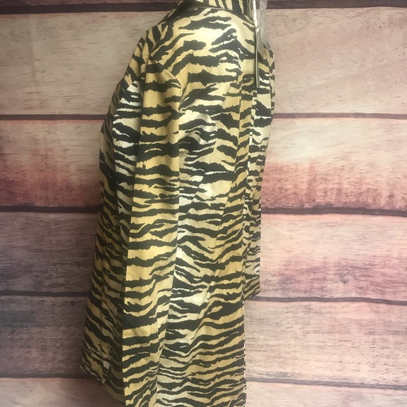 Chico’s size 0 button down . - Picture 3 of 6